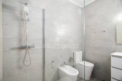 Apartamento t3 totalmente renovado – cruz d’aireia, leiria