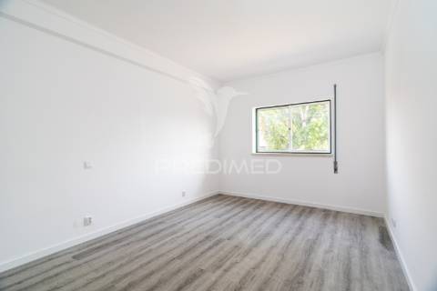 Apartamento t3 totalmente renovado – cruz d’aireia, leiria
