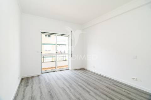 Apartamento t3 totalmente renovado – cruz d’aireia, leiria