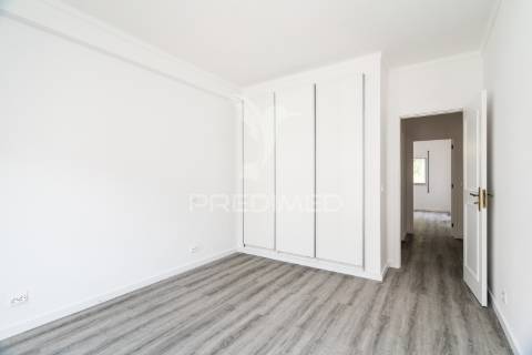 Apartamento t3 totalmente renovado – cruz d’aireia, leiria