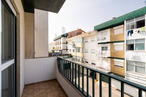 Apartamento t3 totalmente renovado – cruz d’aireia, leiria