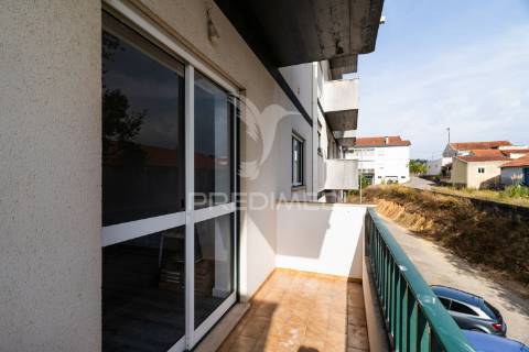 Apartamento t3 totalmente renovado – cruz d’aireia, leiria