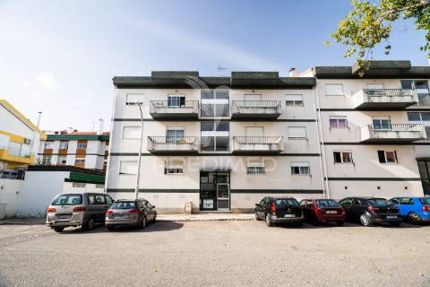 Apartamento t3 totalmente renovado – cruz d’aireia, leiria