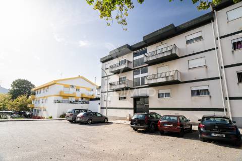 Apartamento t3 totalmente renovado – cruz d’aireia, leiria