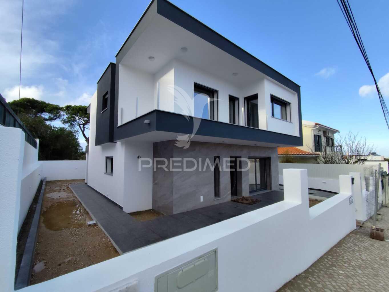 Moradia contemporânea t4 isolada sobreda