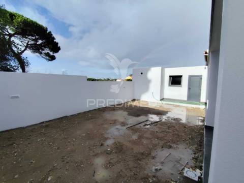 Moradia contemporânea t4 isolada sobreda