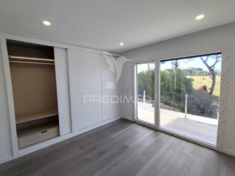 Moradia contemporânea t4 isolada sobreda