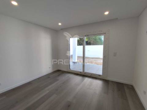 Moradia contemporânea t4 isolada sobreda