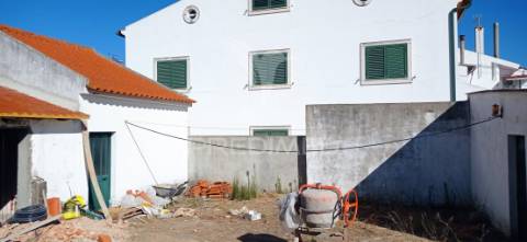 Imóvel c/ viabilidade de transformar p/ habitação  , bemposta- abrantes.