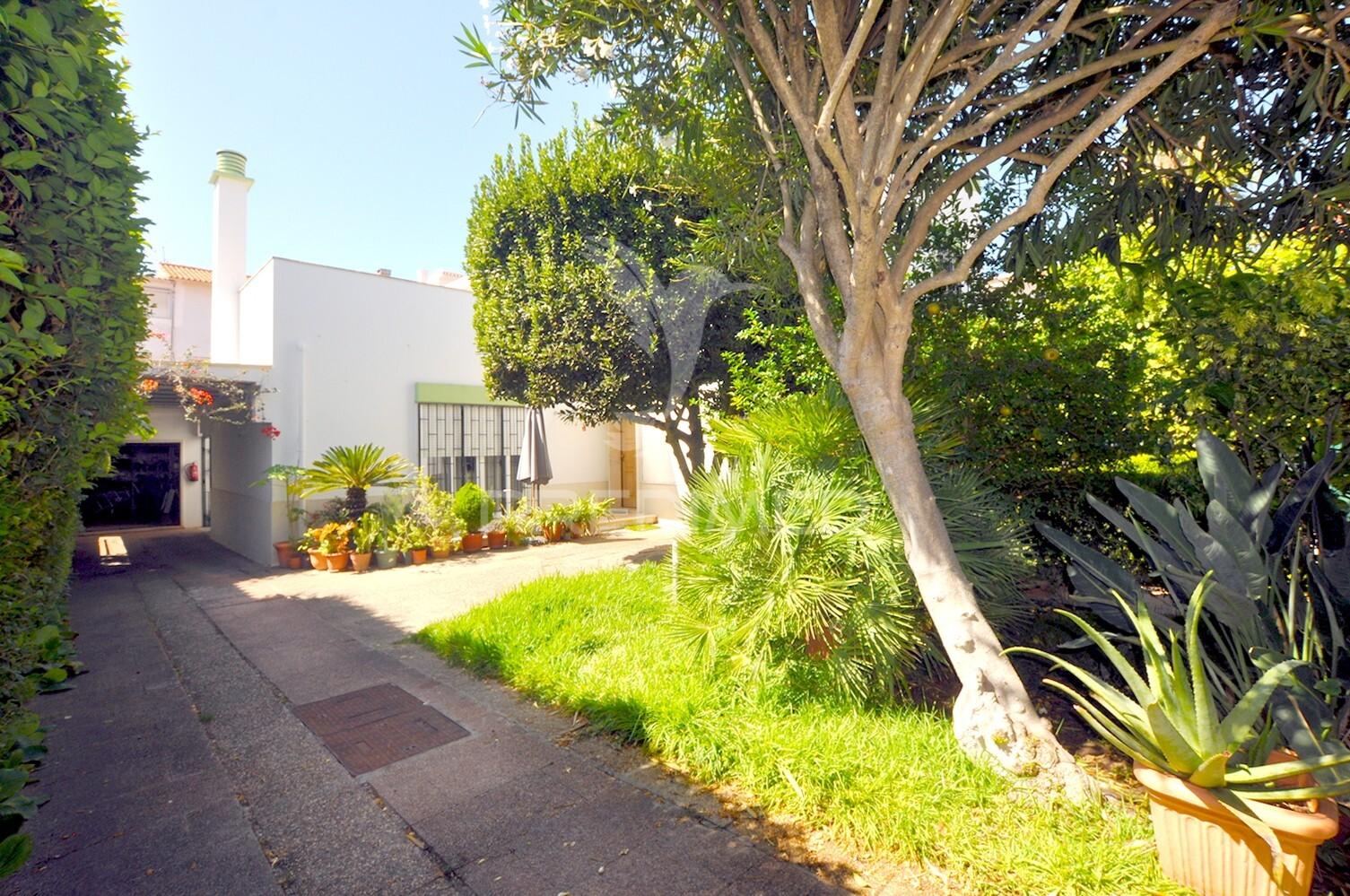 Moradia isolada t5, jardim, garagem, em pleno coração de oeiras