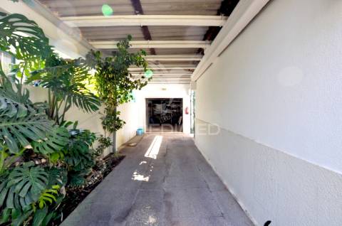 Moradia isolada t5, jardim, garagem, em pleno coração de oeiras