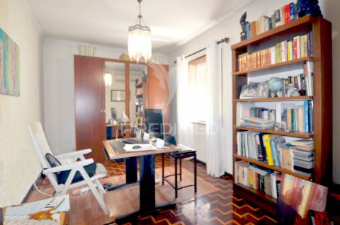 Moradia isolada t5, jardim, garagem, em pleno coração de oeiras