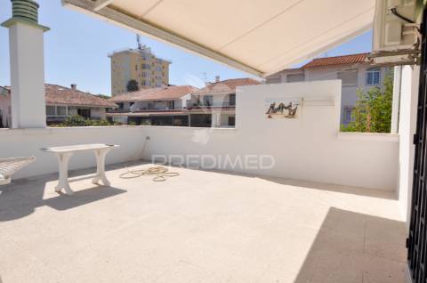 Moradia isolada t5, jardim, garagem, em pleno coração de oeiras