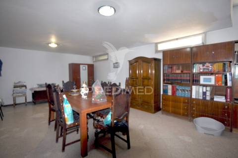 Moradia isolada t5, jardim, garagem, em pleno coração de oeiras