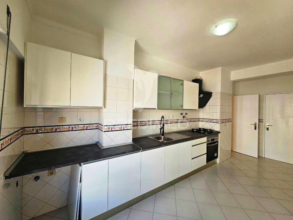 Apartamento t2, remodelado, em paio pires