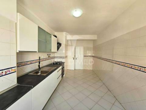 Apartamento t2, remodelado, em paio pires