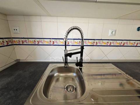 Apartamento t2, remodelado, em paio pires