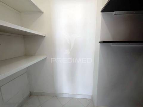 Apartamento t2, remodelado, em paio pires