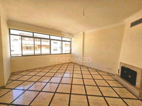 Apartamento t2, remodelado, em paio pires