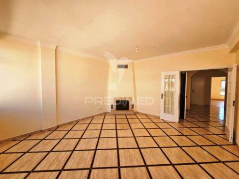 Apartamento t2, remodelado, em paio pires