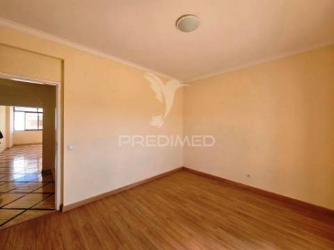 Apartamento t2, remodelado, em paio pires