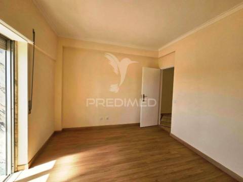Apartamento t2, remodelado, em paio pires
