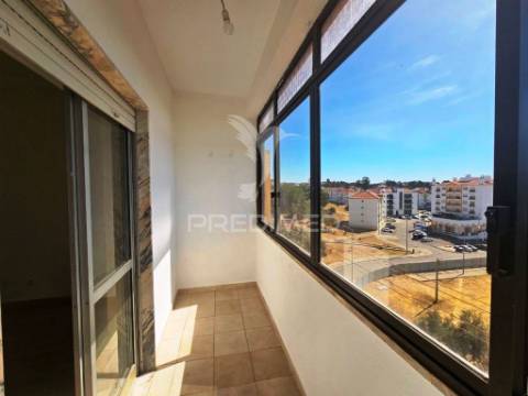 Apartamento t2, remodelado, em paio pires