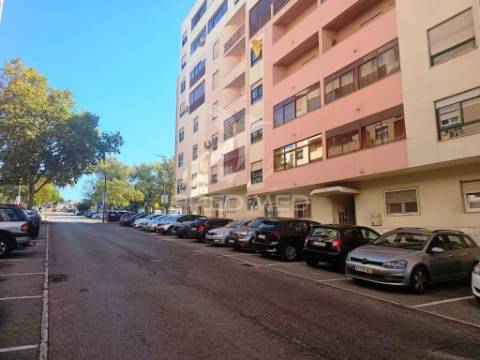 Apartamento t2, remodelado, em paio pires