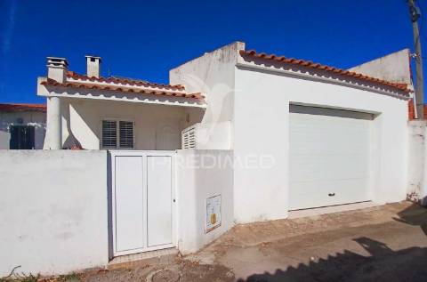 Moradia t2+1 com 2 quintais e garagem em beja
