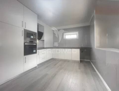 Moradia t3 com garagem renovada – argoncilhe