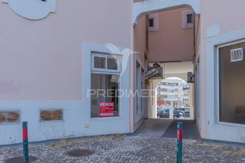 Loja para venda / centro de loures