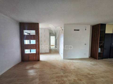 Moradia isolada t4, c/garagem, na qta. belavista, qta. anjo