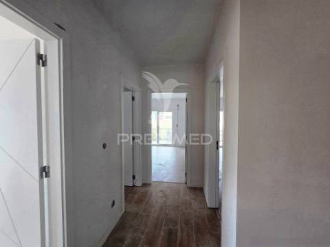 Moradia isolada t4, c/garagem, na qta. belavista, qta. anjo