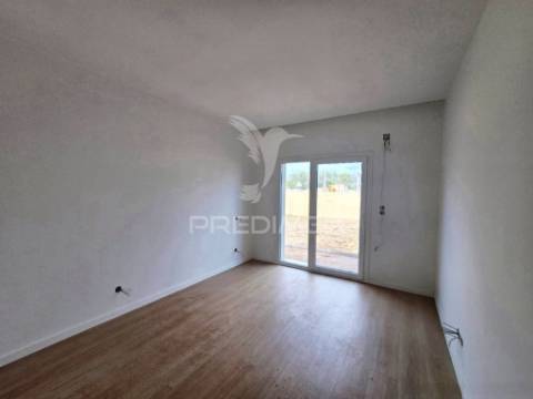 Moradia isolada t4, c/garagem, na qta. belavista, qta. anjo