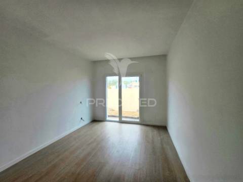 Moradia isolada t4, c/garagem, na qta. belavista, qta. anjo