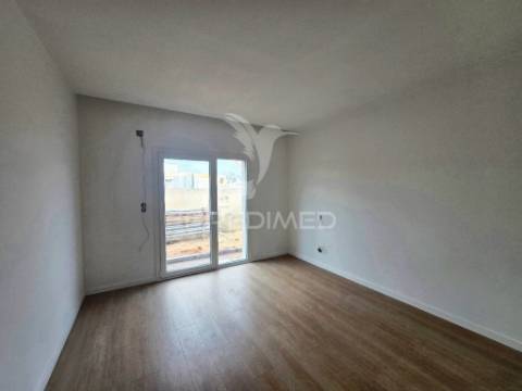 Moradia isolada t4, c/garagem, na qta. belavista, qta. anjo