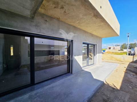 Moradia isolada t4, c/garagem, na qta. belavista, qta. anjo