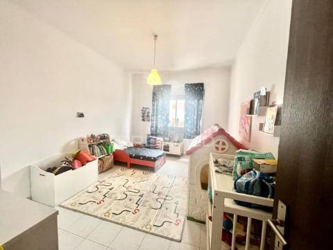 Apartamento t2 com arrecadação - centro  alhos vedros