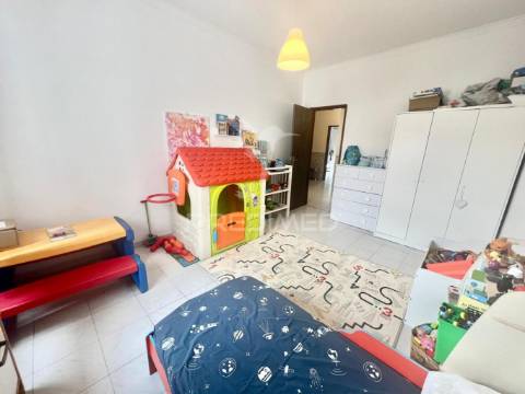 Apartamento t2 com arrecadação - centro  alhos vedros