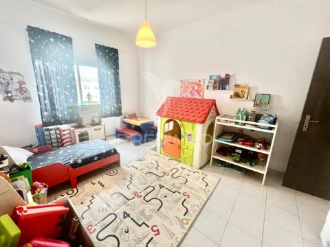 Apartamento t2 com arrecadação - centro  alhos vedros