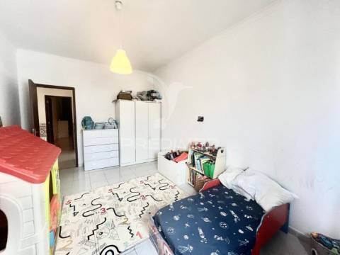 Apartamento t2 com arrecadação - centro  alhos vedros