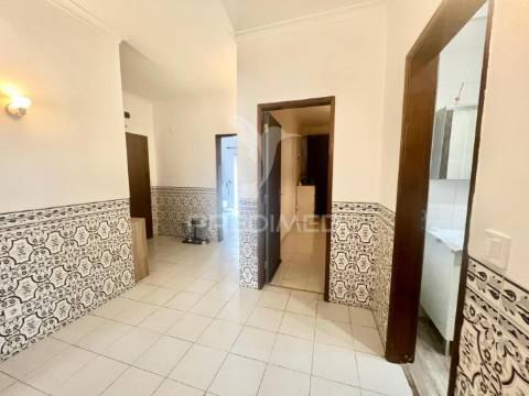 Apartamento t2 com arrecadação - centro  alhos vedros