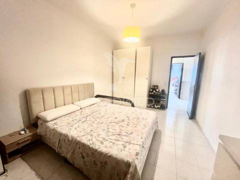 Apartamento t2 com arrecadação - centro  alhos vedros