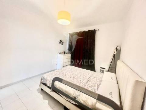 Apartamento t2 com arrecadação - centro  alhos vedros