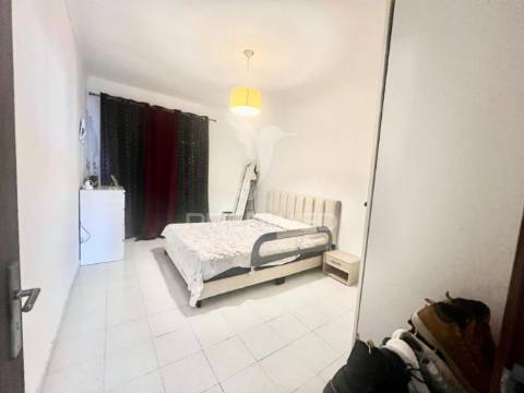 Apartamento t2 com arrecadação - centro  alhos vedros
