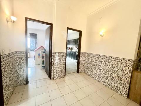 Apartamento t2 com arrecadação - centro  alhos vedros