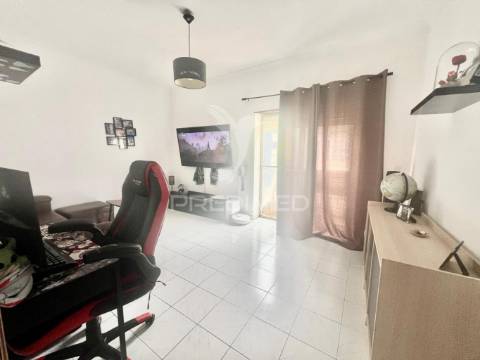 Apartamento t2 com arrecadação - centro  alhos vedros
