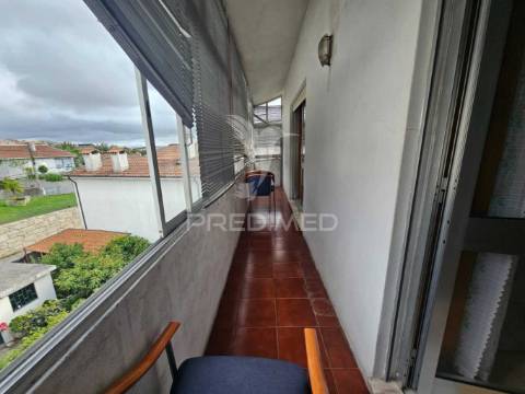 Apartamento t3 com varandas e garagem em rio tinto