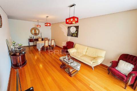 Vendo apartamento t2 nos piornais edificio concordia