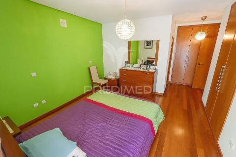 Vendo apartamento t2 nos piornais edificio concordia